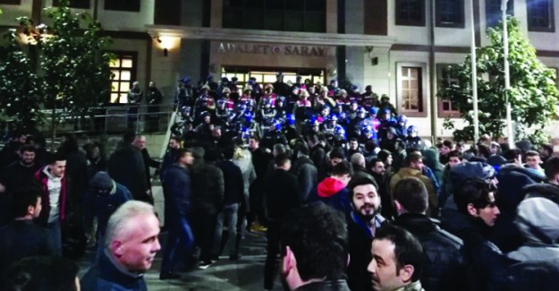 Vatandaşlar Tacizciyi Linç Etmek İçin Uzun Süre Adliye Önünde Bekledi