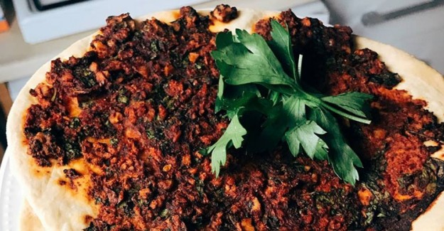 Veganlar İçin Kıymasız Lahmacun Tarifi