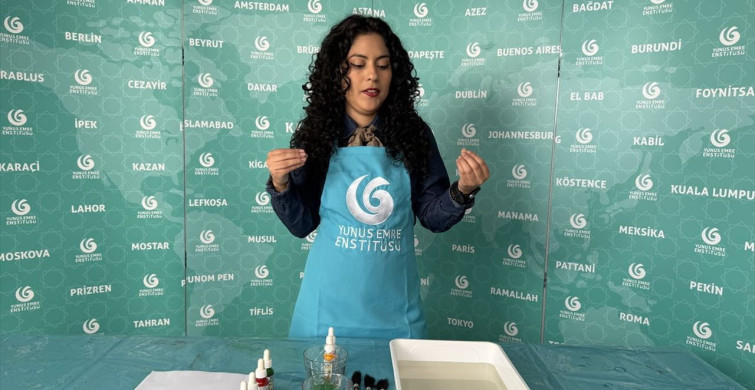 Venezuela'da Türk Sanatı: Ebru ile Yeteneklerini Sergileyen Paola Victoria Chacon