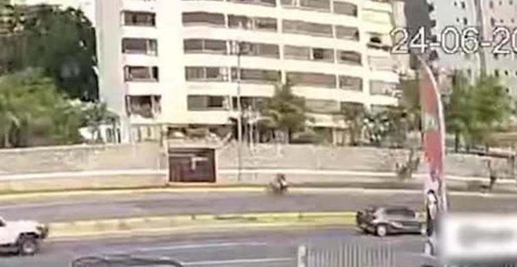 Venezuela'daki depremlerin şiddeti kamerada