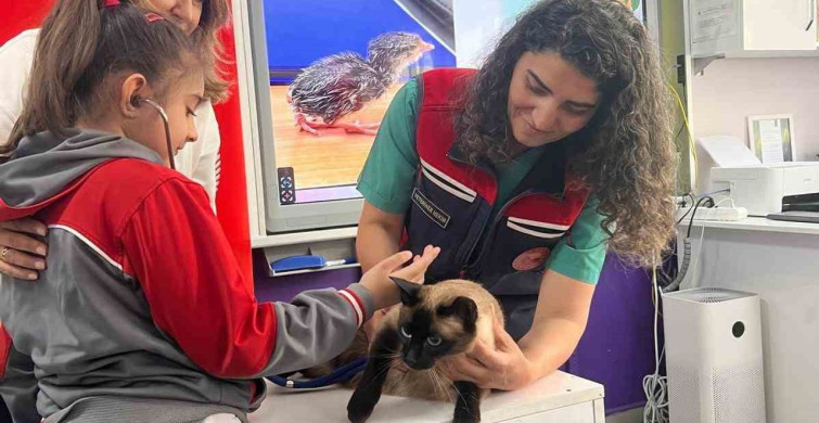 Veteriner Hekimleri Günü'nde Minik Öğrencilerle Buluşma