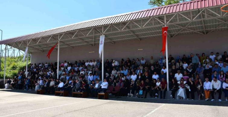 Vezirköprü MYO'da mezuniyet coşkusu