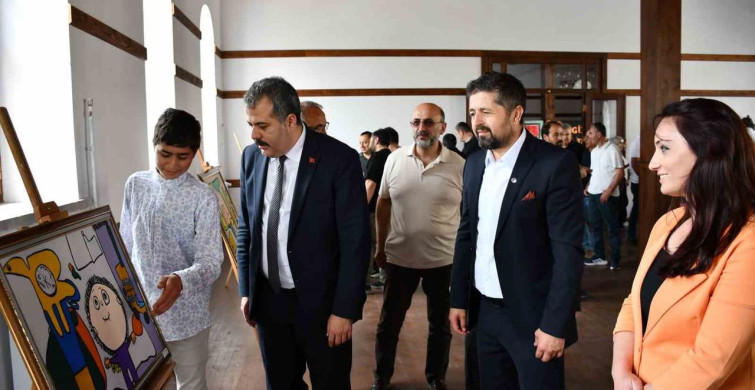 Vezirköprü'de yıl sonu karma resim sergisi açıldı