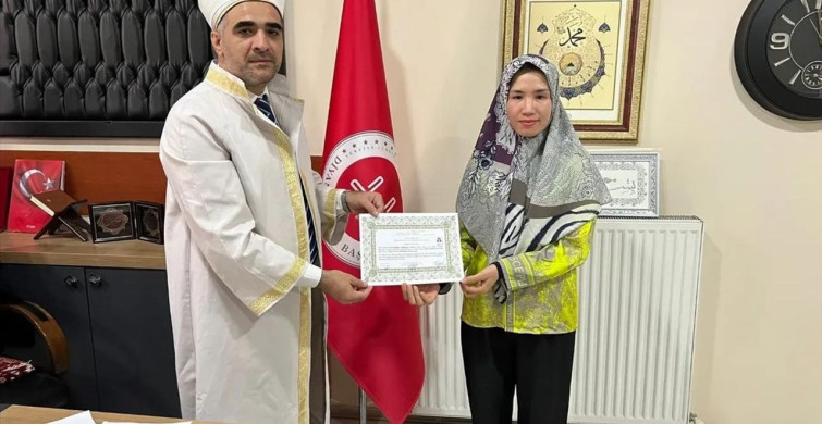 Vietnamlı Kadın Hakkari'de İslamiyet'i Seçti