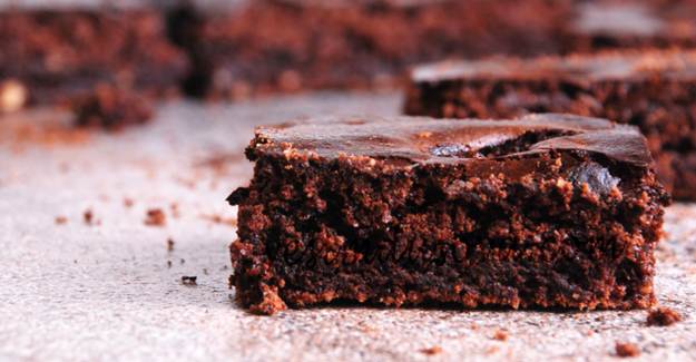 Vişne Aromalı Brownie Tarifi