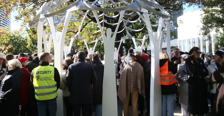 Viyana'da Srebrenitsa Soykırımı Anısına Anıt Açılışı
