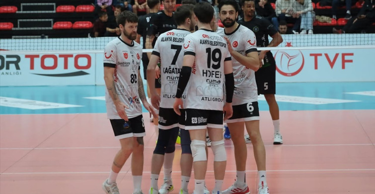 Voleybolda Zorlu Mücadele: Bursa Büyükşehir Belediyespor Galip Geldi