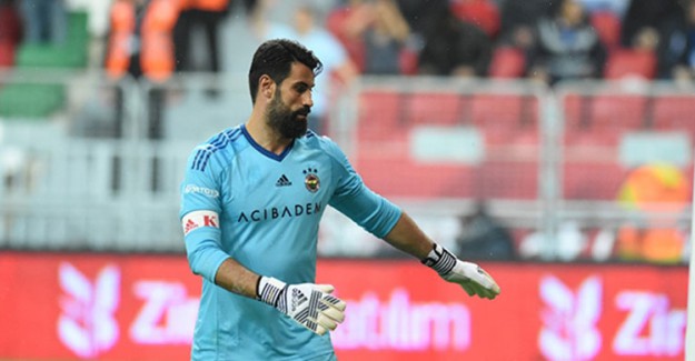 Volkan Demirel Soyunma Odasında Çılgına Döndü!