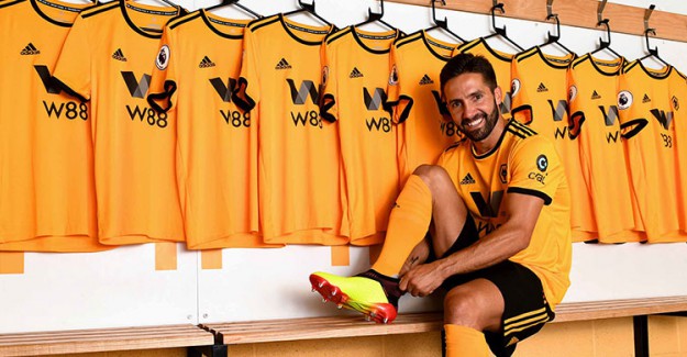 Wolverhampton Joao Moutinho’yu Renklerine Bağladı!