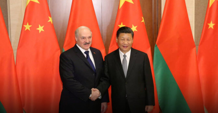 Xi Jinping ve Lukaşenko Pekin'de bir araya geldi