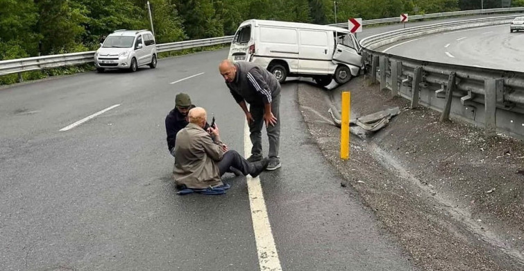 Yağışlar Kazalara Yol Açıyor: Zonguldak'ta Kontrolden Çıkan Araç Kazası