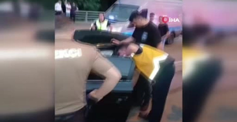 Yağışlı yolda iki otomobil çarpıştı: 4 yaralı