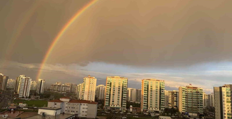 Yağmur Sonrası Gökkuşağı Göz Kamaştırdı