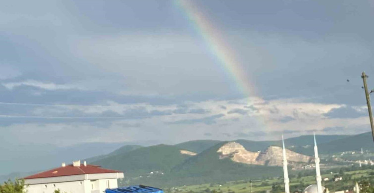 Yağmur Sonrası Gökkuşağı Şöleni