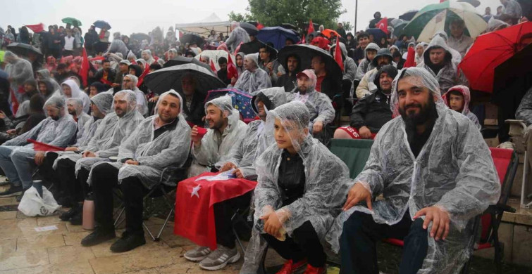 Yağmura rağmen Sivas'ta milli takım heyecanı yaşandı