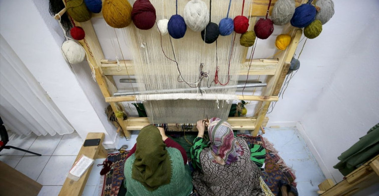 Yahyalı'da Kadınlar 30 Yıl Aradan Sonra Halı Dokumaya Döndü