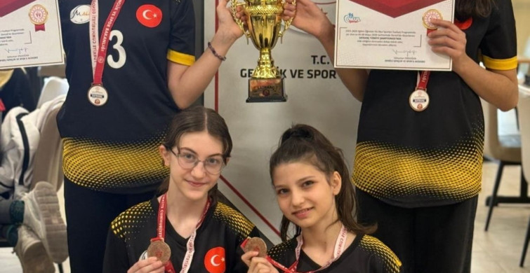 Yalova Mehmet Akif Ersoy Ortaokulu Türkiye Dördüncüsü Oldu