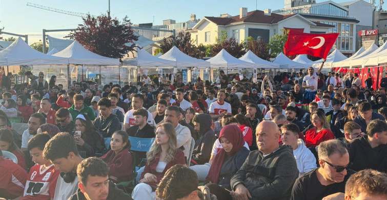 Yalova'da dev ekranda milli maç heyecanı