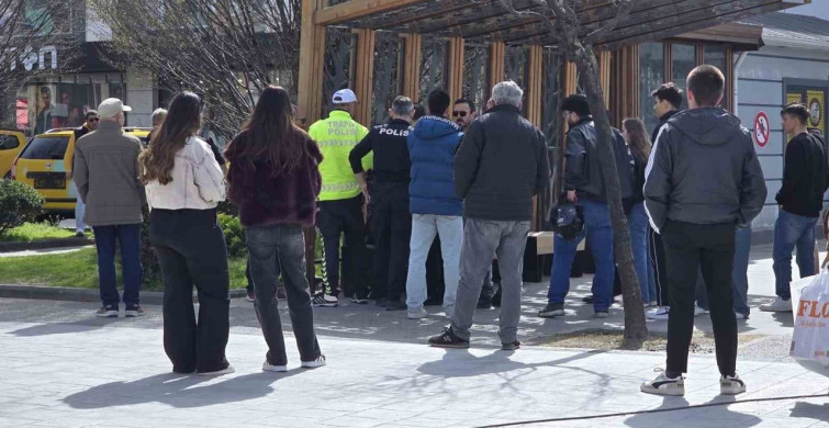 Yalova'da İzinsiz Fotoğraf Çeken Kişiye Vatandaşlardan Sert Tepki