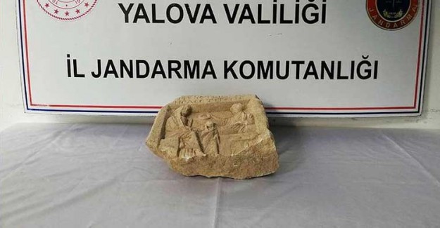 Yalova'da Roma Dönemine Ait Mezar Steli Ele Geçirildi
