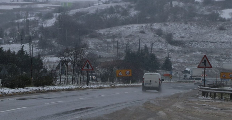 Yalova'da Yüksek Kesimlerde Kar Yağışı Etkili
