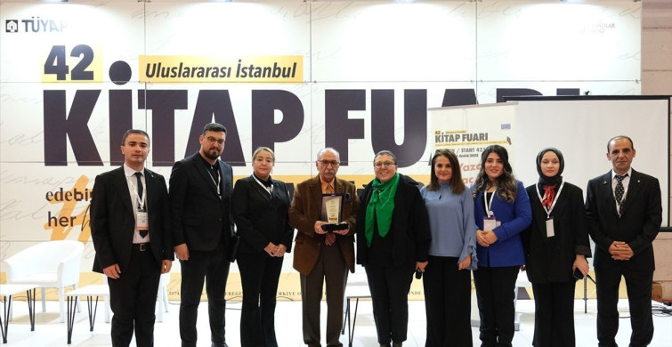 Yalvaç Ural, İstanbul Kitap Fuarı'nda Okurlarıyla Buluştu