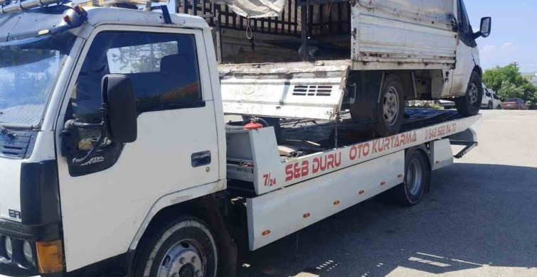 Yalvaç’ta Hayvan Nakil Kamyoneti Kayısı Bahçesine Daldı