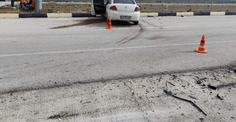 Yalvaç'ta Park Halindeki Kamyonete Çarpan Otomobil Hurdaya Döndü