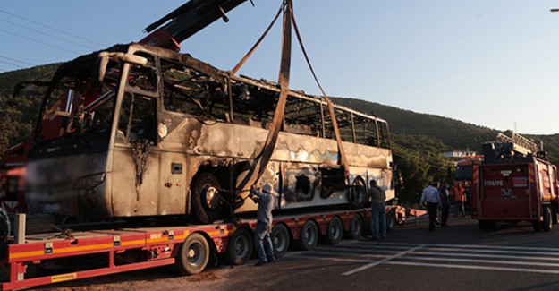 Yanan Otobüs Yoldan Kaldırıldı