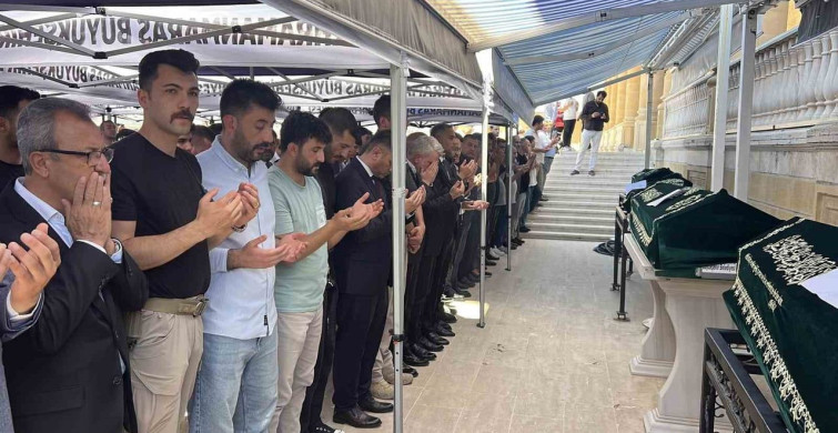 Yangında hayatını kaybeden engelli 3 kardeş toprağa verildi