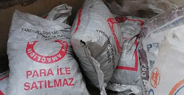 Yardım Olarak Aldığı Odun ve Kömürü Sosyal Medyadan Satışa Çıkardı