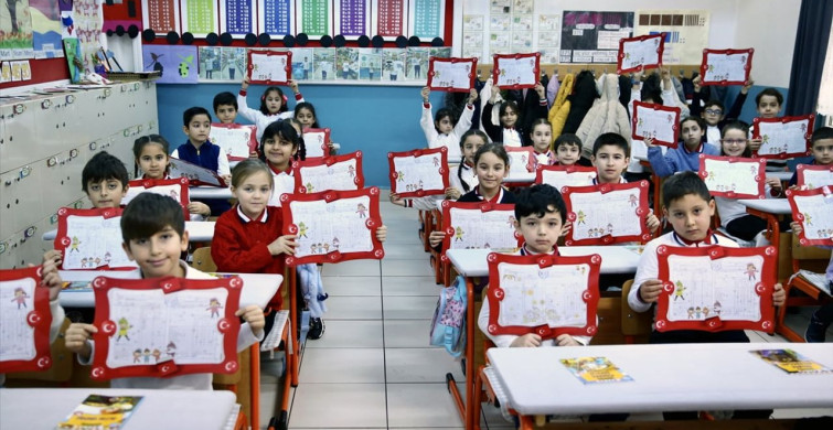 Yarıyıl Tatili Heyecanı: Trabzon ve Çevresindeki Öğrenciler Karnelerini Aldı