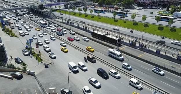 Yasaktan Sonra Vatandaş Sokağa Döküldü! Trafik Yüzde 47 Arttı
