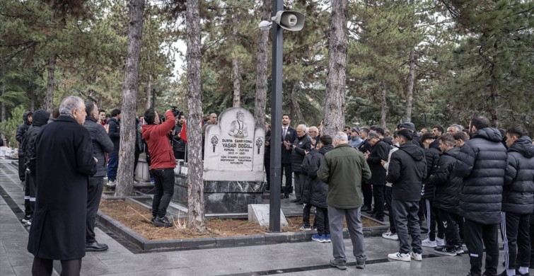 Yaşar Doğu'ya Saygı Duruşu