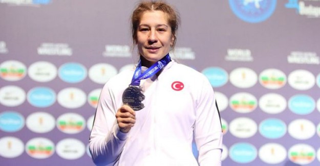 Yasemin Adar Dünya İkincisi!