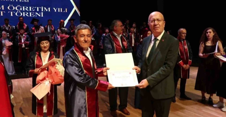 Yaşları Geçmiş Olmasına Rağmen Mezuniyet Sevinci