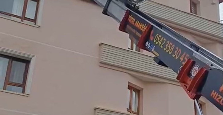 Yaşlı Ailesini Yük Asansörüyle Evinin Üst Katına Taşıyan Nakliyeci
