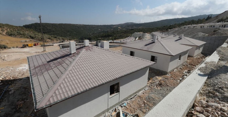 Yayladağı'nda Kırsal Afet Konutları İnşaatı Devam Ediyor