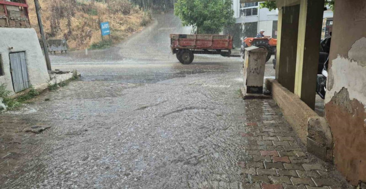 Yaz ortasında sağanak sürprizi: Tekirdağ’da yollar göle döndü