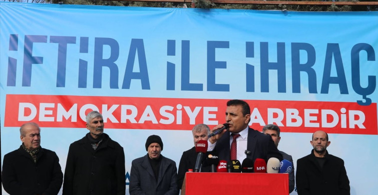 Yazıhan Belediye Başkanı Göçer, CHP İhraç Sürecine Karşı Miting Düzenledi