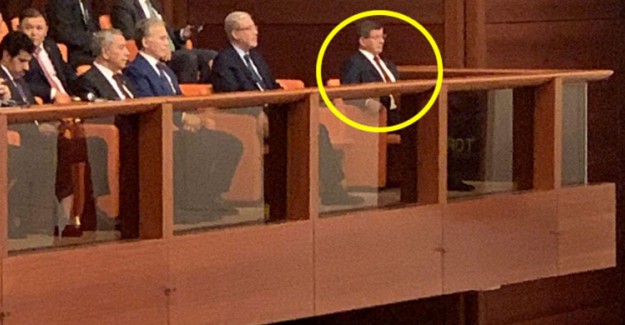 Yeni Parti Kuracağı İddia Edilen Ahmet Davutoğlu, TBMM'deki 15 Temmuz Oturumunu İzledi