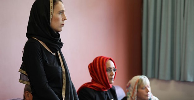 Yeni Zelandalı Kadınlar Destek İçin Başörtüsü Takacak