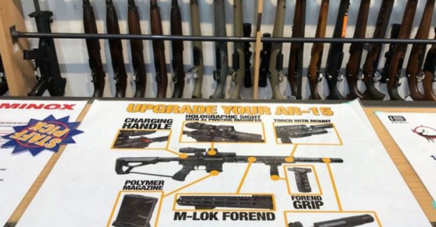 Yeni Zelandalılar Silahlarını Polise Teslim Ediyor
