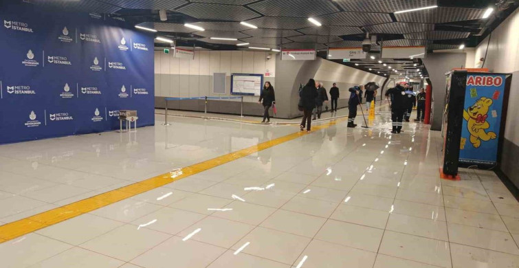 Yenibosna Metro Durağını Su Bastı