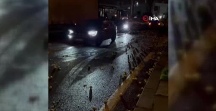 Yenimahalle'de Seyir Halindeki Kamyondan Elmalar Düştü