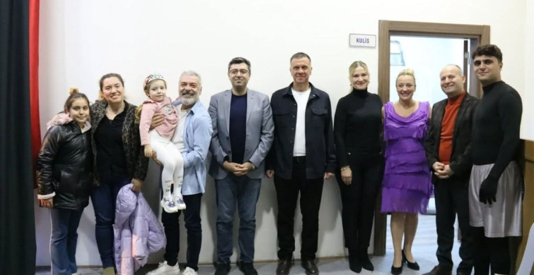 Yenipazar’da 'İyi Delirdik' Tiyatro Oyunu Göz Doldurdu