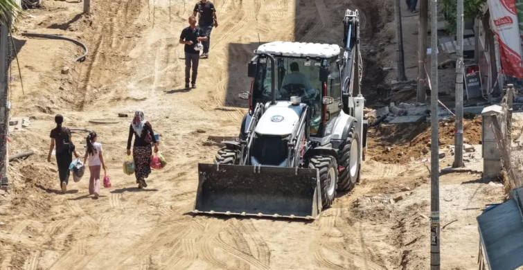 Yenipazar'da sıcak asfalt çalışmaları hız kesmeden sürüyor