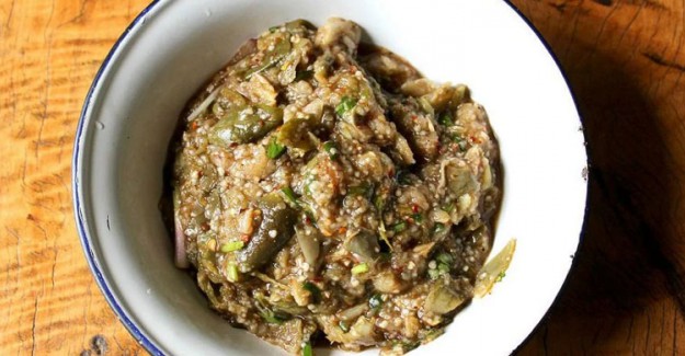 Yer Fıstıklı Patlıcan Salatası Tarifi