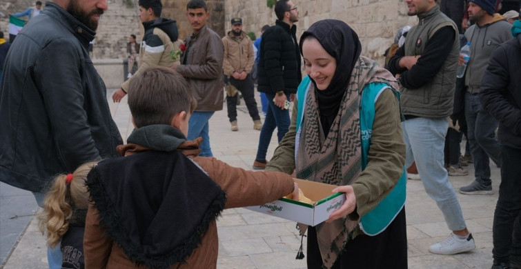 Yeryüzü Çocukları Derneği Suriye'de Baas Rejiminin Çöküşünü Kutladı