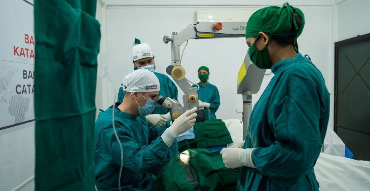 Yeryüzü Doktorları Katarakt Hastalarına Umut Oluyor Yeryüzü Doktorları Katarakt Hastalarına Umut Oluyor